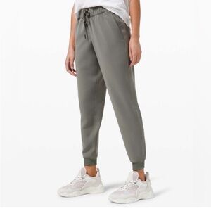 Lululemon On The Fly Jogger 28” SIZE 8 Grey Sage